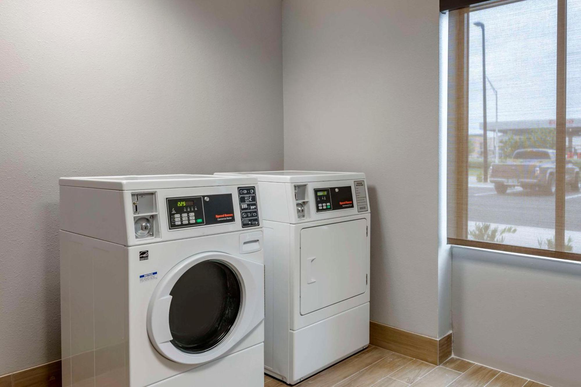 Comfort Inn & Suites Jacksonville - Orange Park Near Naval Air Station Ngoại thất bức ảnh